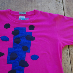アートなTシャツ class=