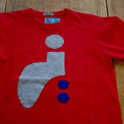 アートなTシャツ class=