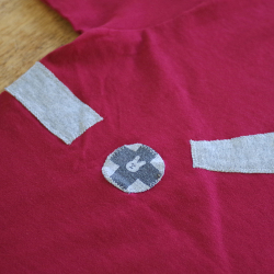 アートなTシャツ class=