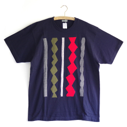 アートなTシャツ class=