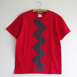 アートなTシャツ class=