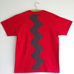 アートなTシャツ class=