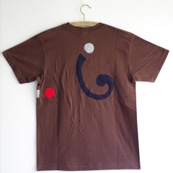 アートなTシャツ class=