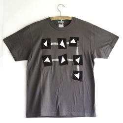 アートなTシャツ class=