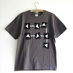 アートなTシャツ class=