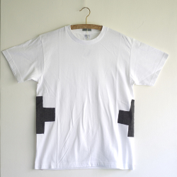 アートなTシャツ class=