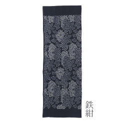 型染めの手ぬぐい<むじな菊牡丹>/作り手 山内武志さん(山内染色工房/アトリエぬいや)