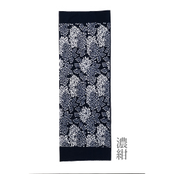 型染めの手ぬぐい<むじな菊牡丹>/作り手 山内武志さん(山内染色工房/アトリエぬいや)