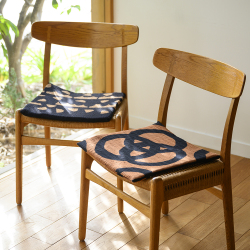 山内武志 椅子敷き