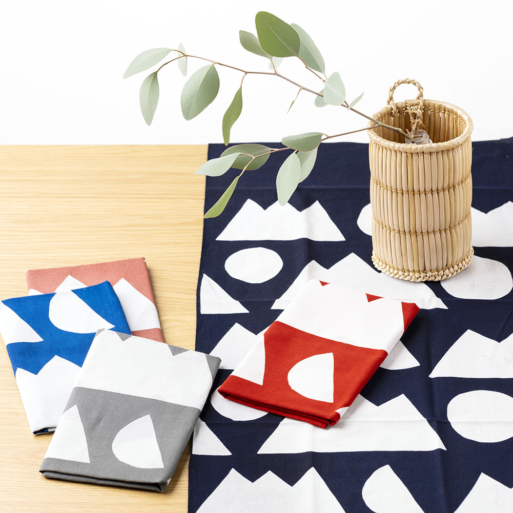 型染めの手ぬぐい ＜日月山（山月日）＞